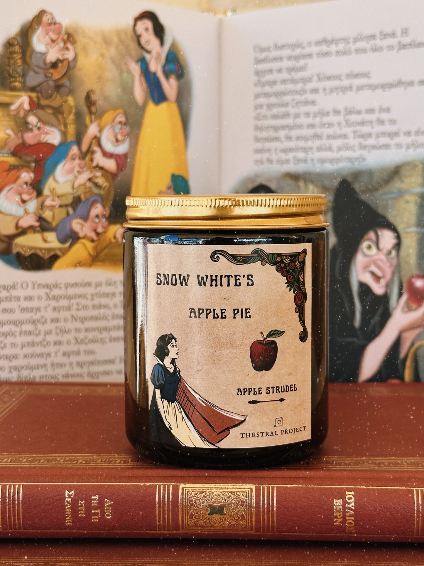 SNOW WHITE'S APPLE PIE CANDLE